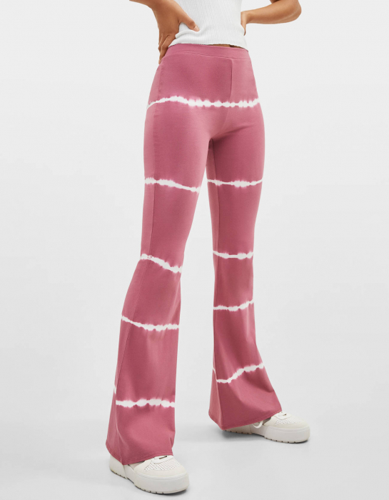 pantaloni evazati roz bershka cu dungi albe [1]