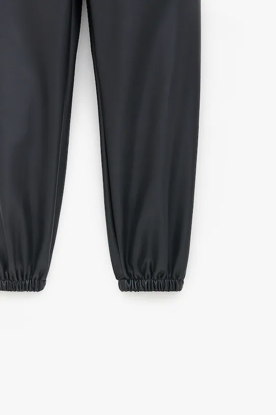 pantaloni negrii zara din piele ecologica cu elastic [4]