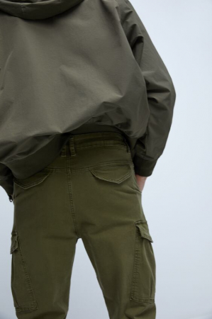 pantaloni verzi zara cargo fit cu buzunare [2]