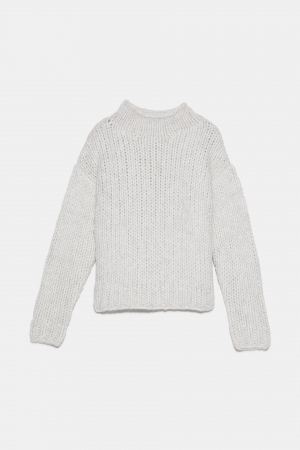 pulover de lana tricotat manual crem zara cu guler pe gat [5]