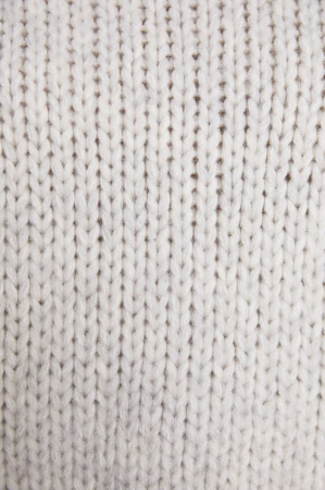 pulover de lana tricotat manual crem zara cu guler pe gat [4]