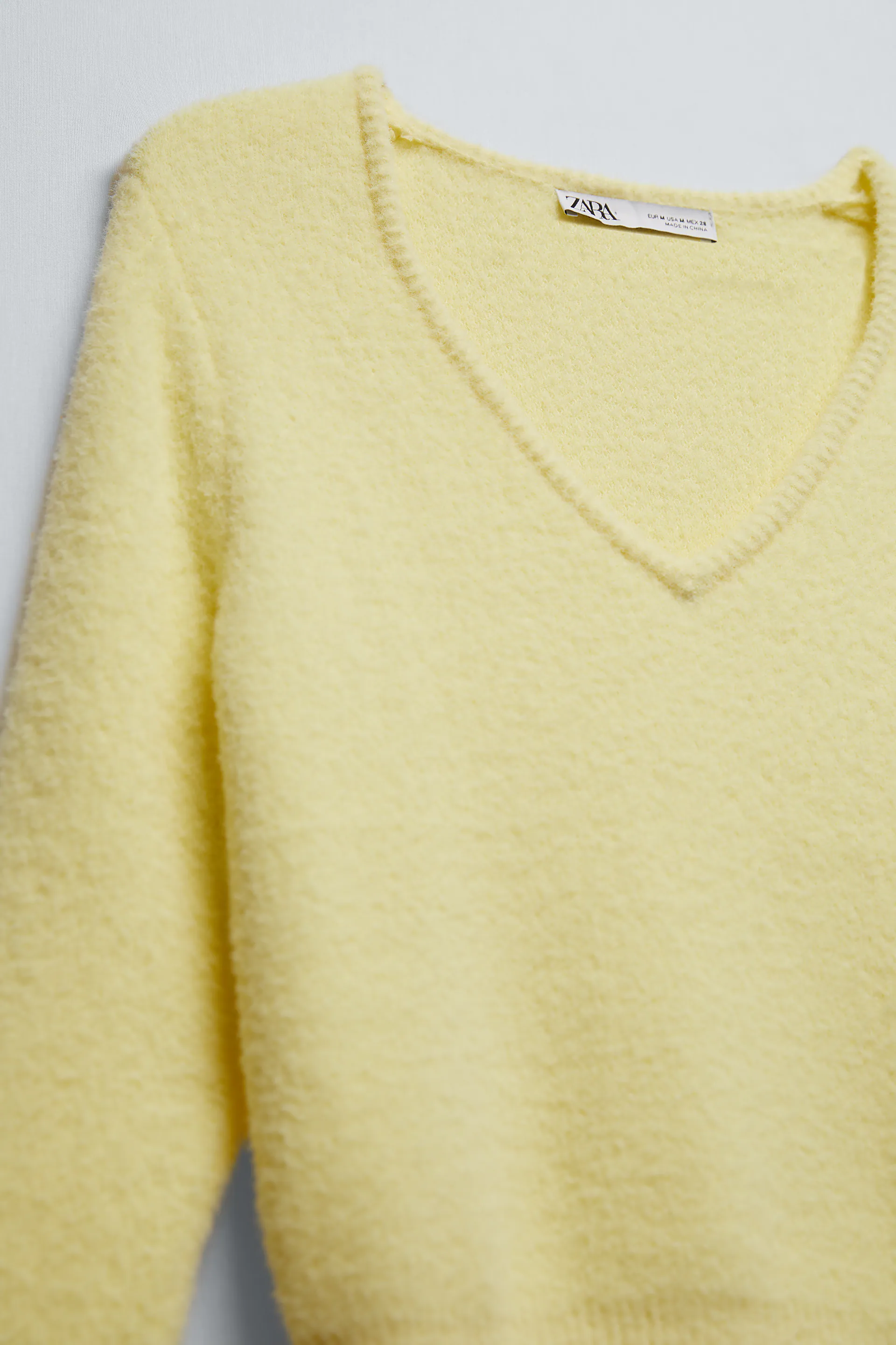 pulover tricotat galben zara cu decolteu in v [2]