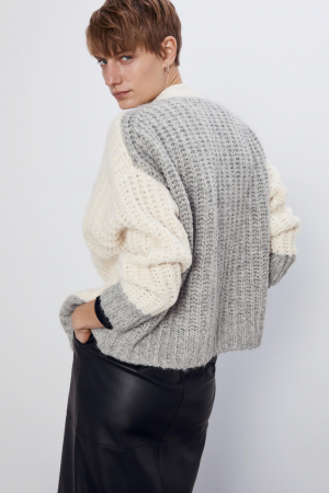 pulover tricotat crem cu gri zara cu nasturi [3]