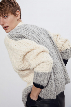 pulover tricotat crem cu gri zara cu nasturi [4]