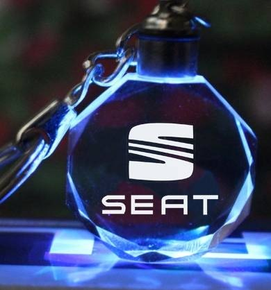 Brelocuri - Breloc auto din cristal cu LED - Logo SEAT