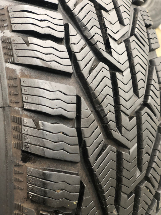 Anvelopa 215/55 R17 98V sh iarna Kormoran 8mm cu garantie [2]