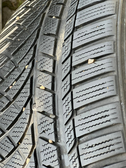 Anvelopa 245/40 R19 98V sh iarna Kumho 7mm cu garantie [2]