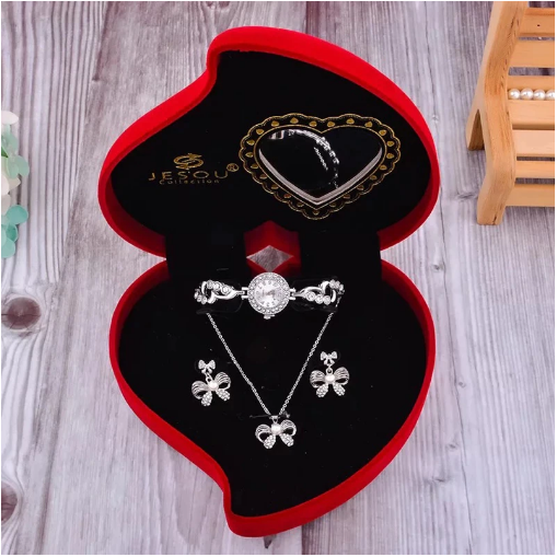 Set pentru femei 3 buc ceas, doi cercei, colier, cutie tip inima rosie [2]