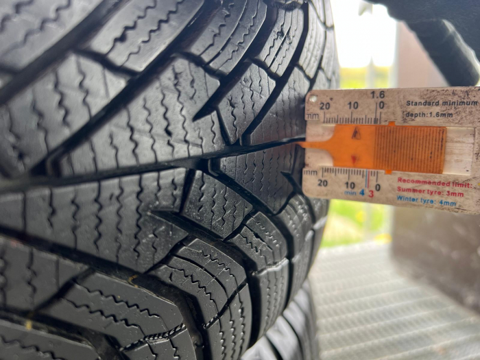set 2 anvelope 215/60 R17 100V sh iarna Kumho 7.5mm cu garantie [7]