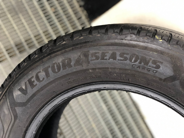 Anvelopa 205/65 R16C 107/105T sh iarna Goodyear 5 mm cu garantie [5]