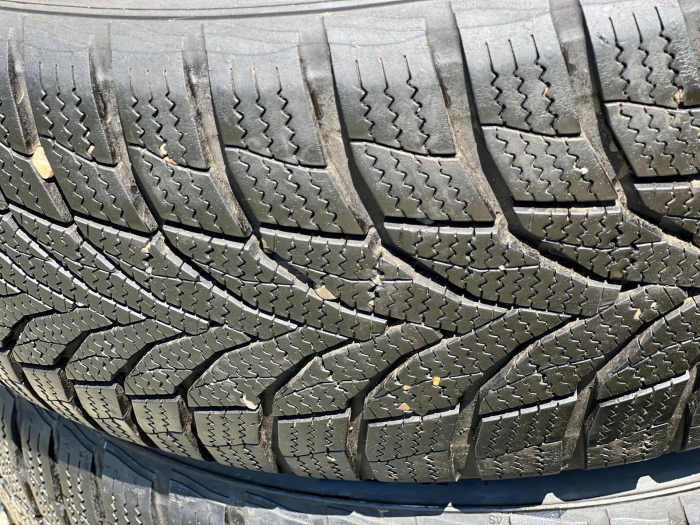 set 2 Anvelope 215/55 R17 98V sh iarna Nexen 8mm cu garantie [2]