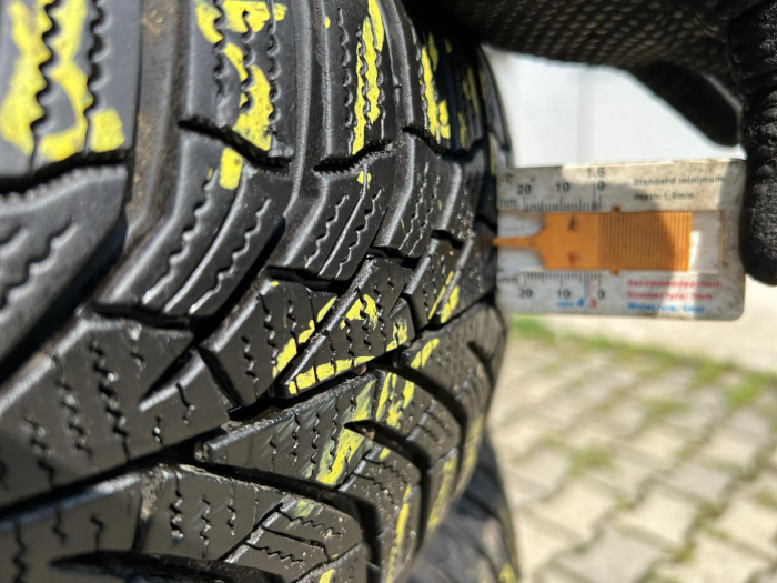 set 4 anvelope 185/65 R15 88T sh iarna Kumho 7mm cu garantie [8]
