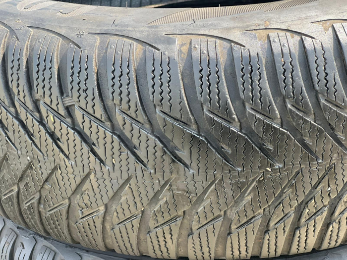 set 2 anvelope 205/60 R16 96H sh iarna Goodyear 7mm cu garantie [2]