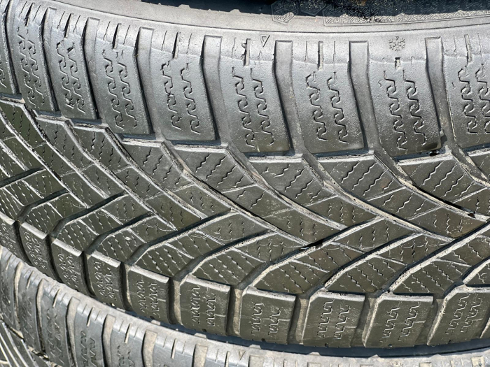 set 4 anvelope 215/50 R17 95V sh iarna Falken 6mm cu garantie [5]
