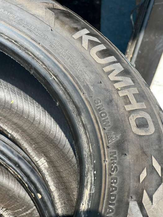 set 4 Anvelope 215/55 R17 98V sh iarna Kumho 7.5mm cu garantie [6]
