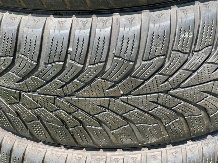 set 4 Anvelope 215/55 R17 98V sh iarna Kumho 7.5mm cu garantie [5]