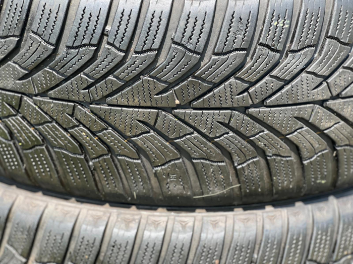 set 4 Anvelope 215/55 R17 98V sh iarna Kumho 7.5mm cu garantie [4]