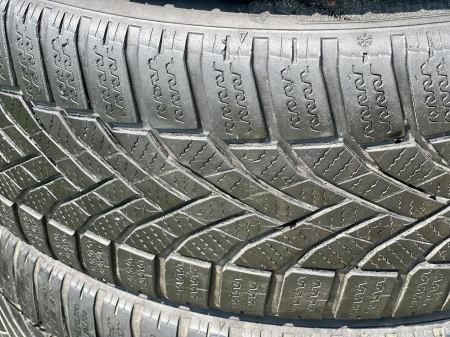 set 4 anvelope 215/50 R17 95V sh iarna Falken 6mm cu garantie [4]