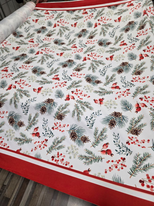 Fata De Masa 5D Pentru Craciun 150x150cm - Crengute De Brad [2]