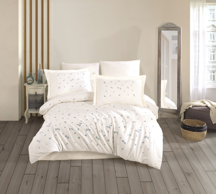 Lenjerie De Pat Bumbac 100% Poplin HOBBY - Crem Cu Floricele Bleu Brodate [1]