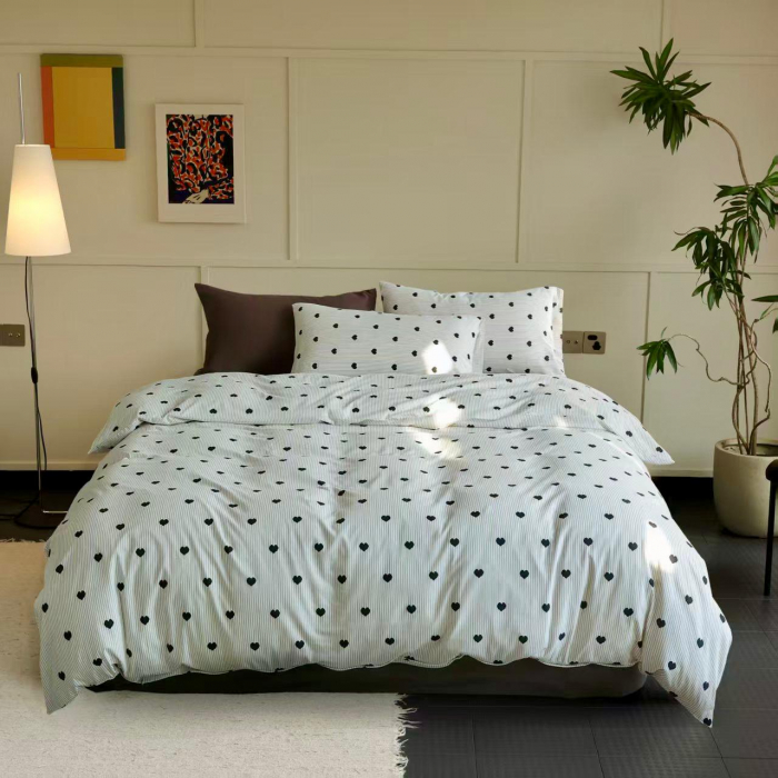 Lenjerie De Pat Bumbac 100% - Alb Cu Inimioare Negre [1]
