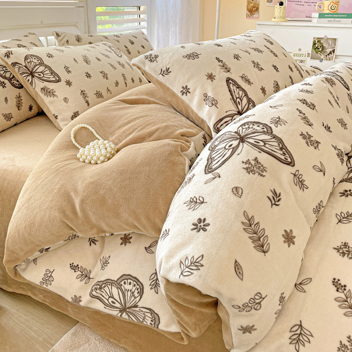 Lenjerie De Pat Cocolino 4 Piese Cu Cearceaf Pat Mare - Bej Cu Fluturasi [15]