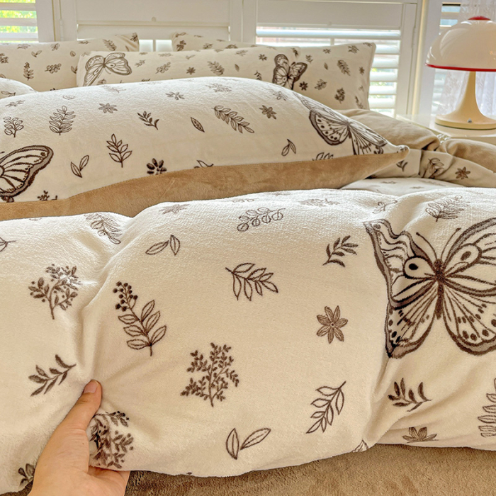 Lenjerie De Pat Cocolino 4 Piese Cu Cearceaf Pat Mare - Bej Cu Fluturasi [8]