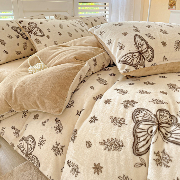 Lenjerie De Pat Cocolino 4 Piese Cu Cearceaf Pat Mare - Bej Cu Fluturasi [10]