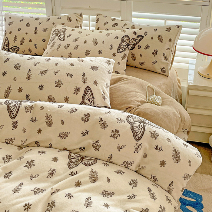Lenjerie De Pat Cocolino 4 Piese Cu Cearceaf Pat Mare - Bej Cu Fluturasi [17]