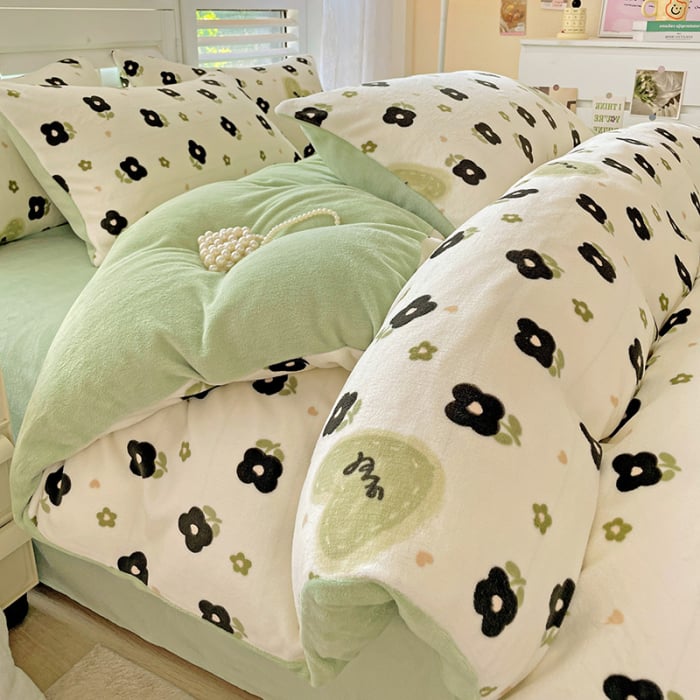 Lenjerie De Pat Cocolino 4 Piese Cu Cearceaf Pat Mare - Verde Cu Flori Negre [10]