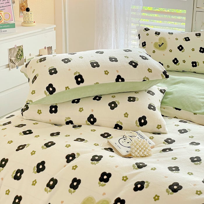 Lenjerie De Pat Cocolino 4 Piese Cu Cearceaf Pat Mare - Verde Cu Flori Negre [11]