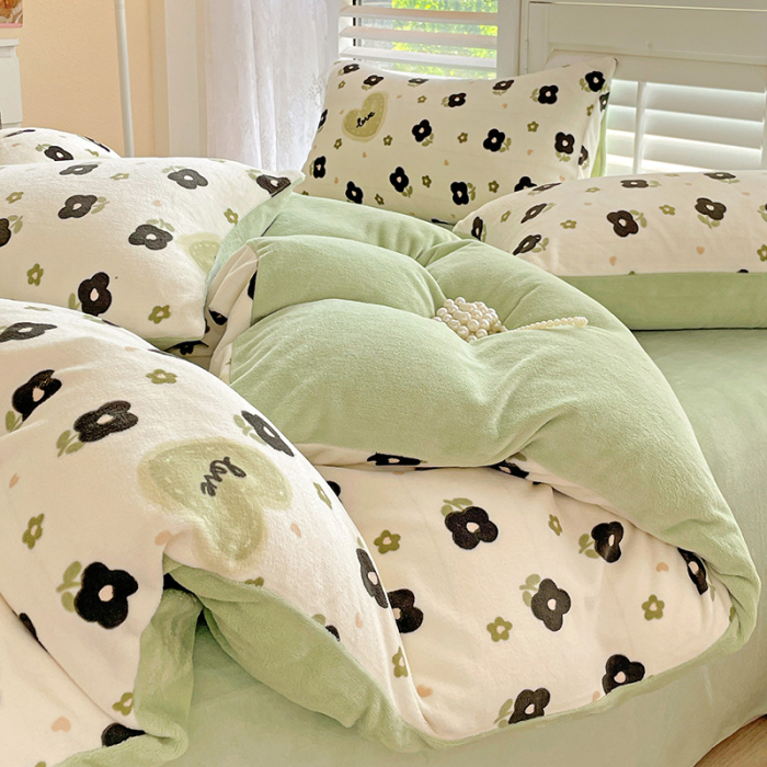Lenjerie De Pat Cocolino 4 Piese Cu Cearceaf Pat Mare - Verde Cu Flori Negre [16]