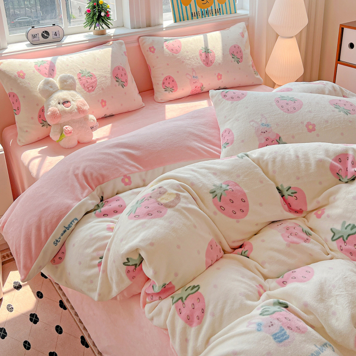 Lenjerie De Pat Cocolino 4 Piese Cu Elastic - Roz Cu Capsune Uriase [9]