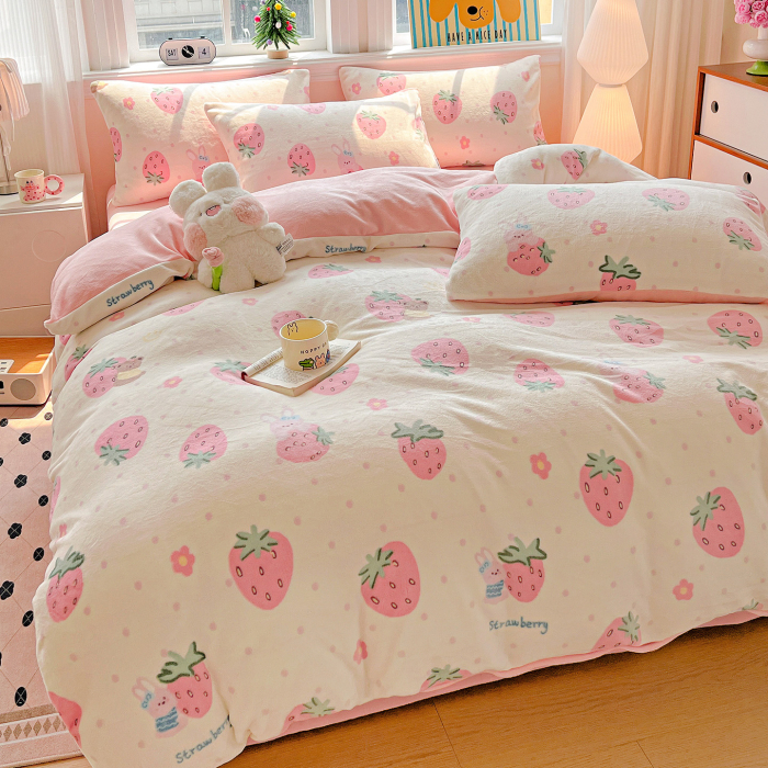 Lenjerie De Pat Cocolino 4 Piese Cu Elastic - Roz Cu Capsune Uriase [5]