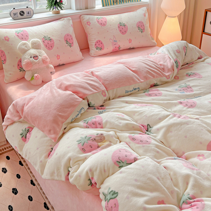 Lenjerie De Pat Cocolino 4 Piese Cu Elastic - Roz Cu Capsune Uriase [11]