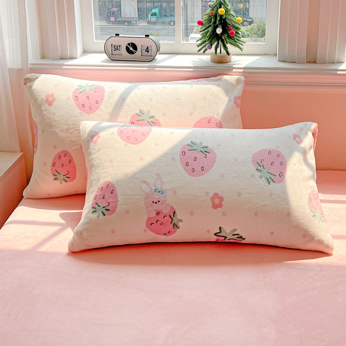 Lenjerie De Pat Cocolino 4 Piese Cu Elastic - Roz Cu Capsune Uriase [3]