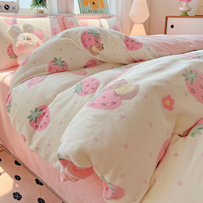 Lenjerie De Pat Cocolino 4 Piese Cu Elastic - Roz Cu Capsune Uriase [10]