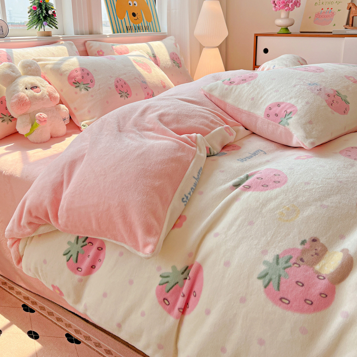 Lenjerie De Pat Cocolino 4 Piese Cu Elastic - Roz Cu Capsune Uriase [1]