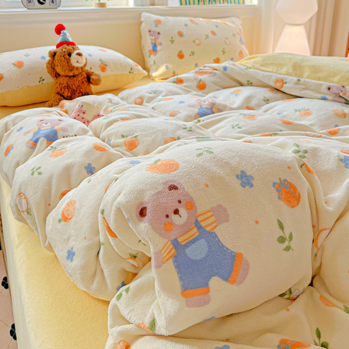 Lenjerie De Pat Cocolino 4 Piese Cu Elastic - Galben Cu Ursuleti, Portocale Si Floricele [1]