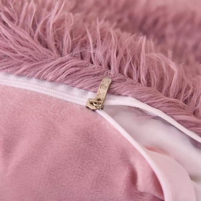 Lenjerie De Pat Pufoasa FLUFFY - Roz Cu Ciucuri [2]