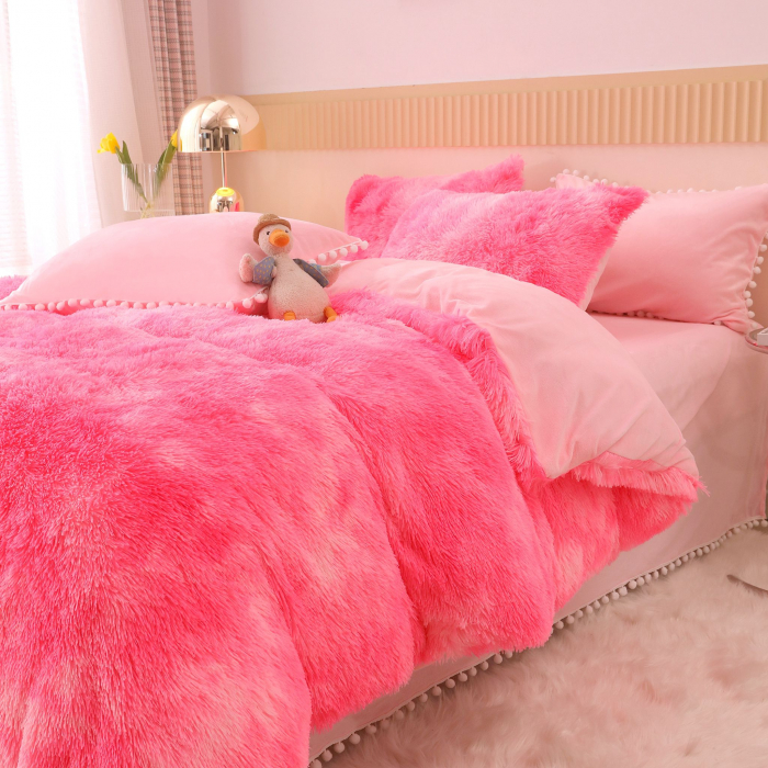 Lenjerie De Pat Pufoasa FLUFFY - Roz Neon Cu Ciucuri [4]