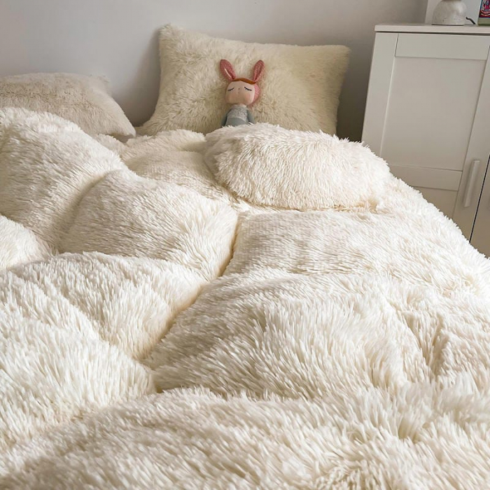 Lenjerie De Pat Pufoasa FLUFFY - Crem [10]