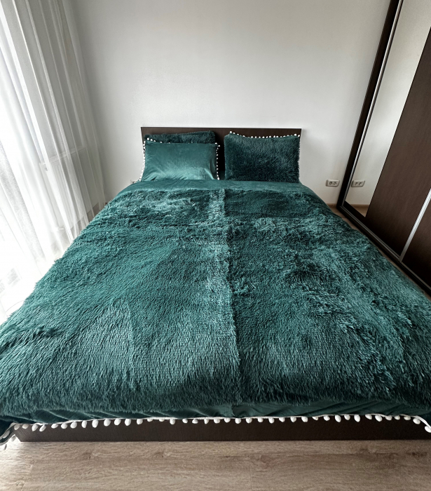 Lenjerie De Pat Pufoasa FLUFFY - Verde Smarald Cu Ciucuri [2]