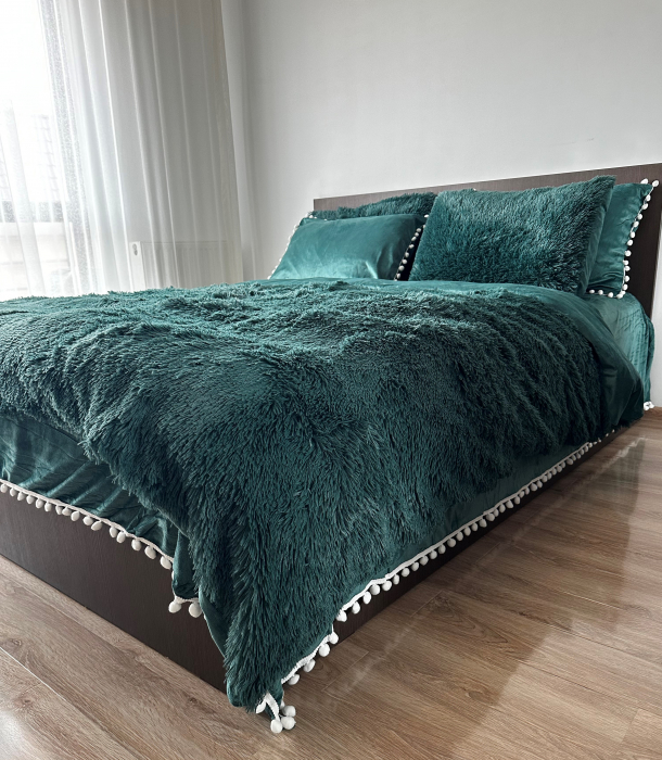 Lenjerie De Pat Pufoasa FLUFFY - Verde Smarald Cu Ciucuri [3]
