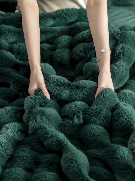 Lenjerie De Pat Pufoasa Blana Artificiala Rabbit - Iepure Luxury Edition - Verde Smarald [2]