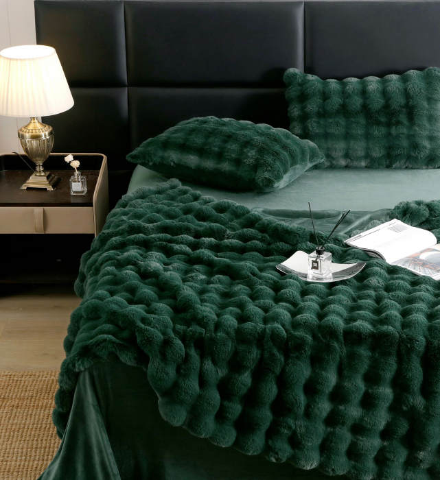 Lenjerie De Pat Pufoasa Blana Artificiala Rabbit - Iepure Luxury Edition - Verde Smarald [5]