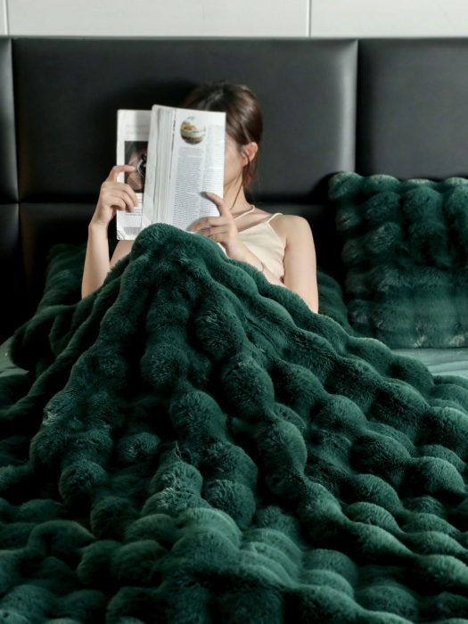Lenjerie De Pat Pufoasa Blana Artificiala Rabbit - Iepure Luxury Edition - Verde Smarald [7]