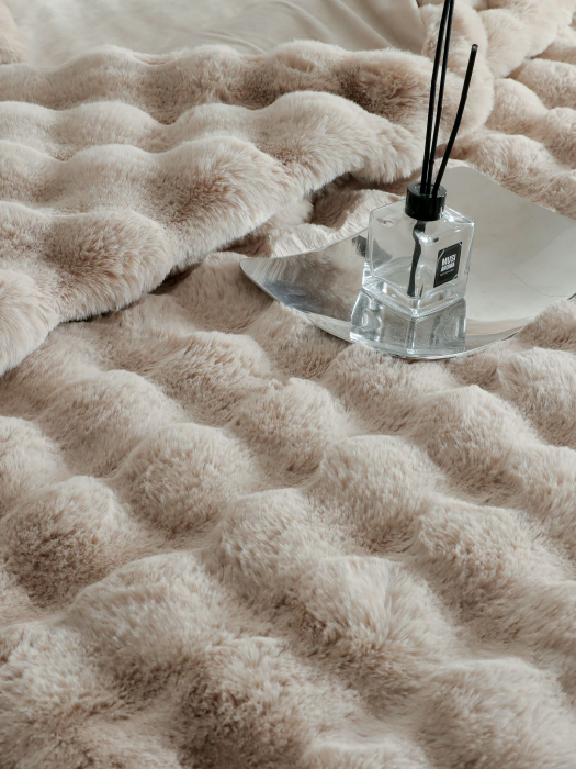 Lenjerie De Pat Pufoasa Blana Artificiala Rabbit - Iepure Luxury Edition - Bone [7]