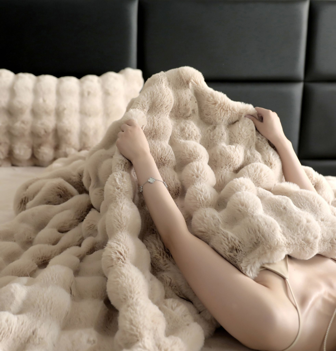 Lenjerie De Pat Pufoasa Blana Artificiala Rabbit - Iepure Luxury Edition - Bone [4]