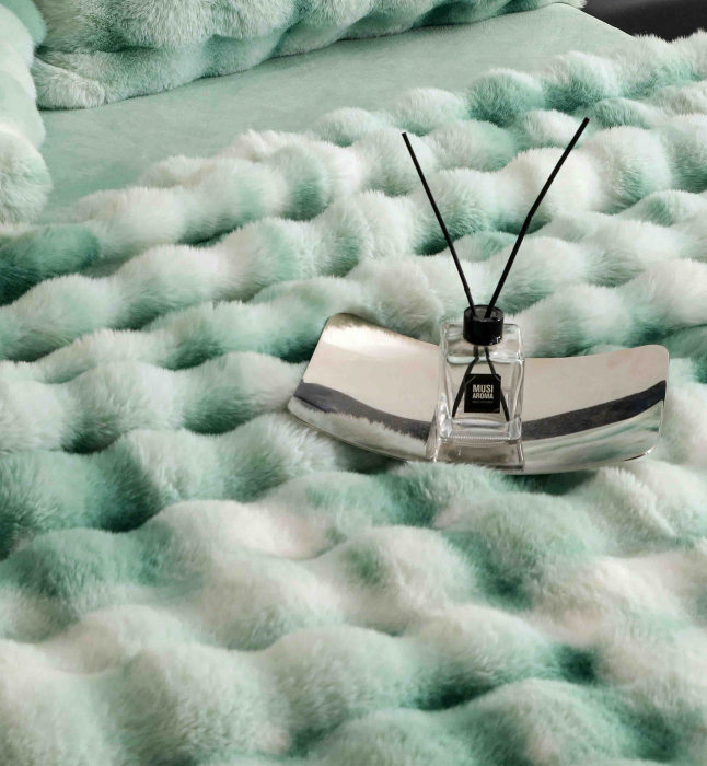 Lenjerie De Pat Pufoasa Blana Artificiala Rabbit - Iepure Luxury Edition - Verde Jad [5]